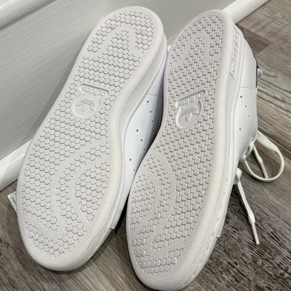 Adidas Women's White and Black Stan Smith Sneakers size 6 brand new - Picture 4 of 4